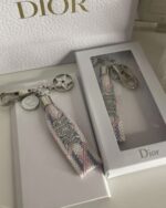 ⁦ميدالية ديور ١⁩ - الصورة ⁦2⁩