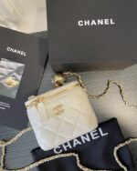 شانيل ميني أبيض